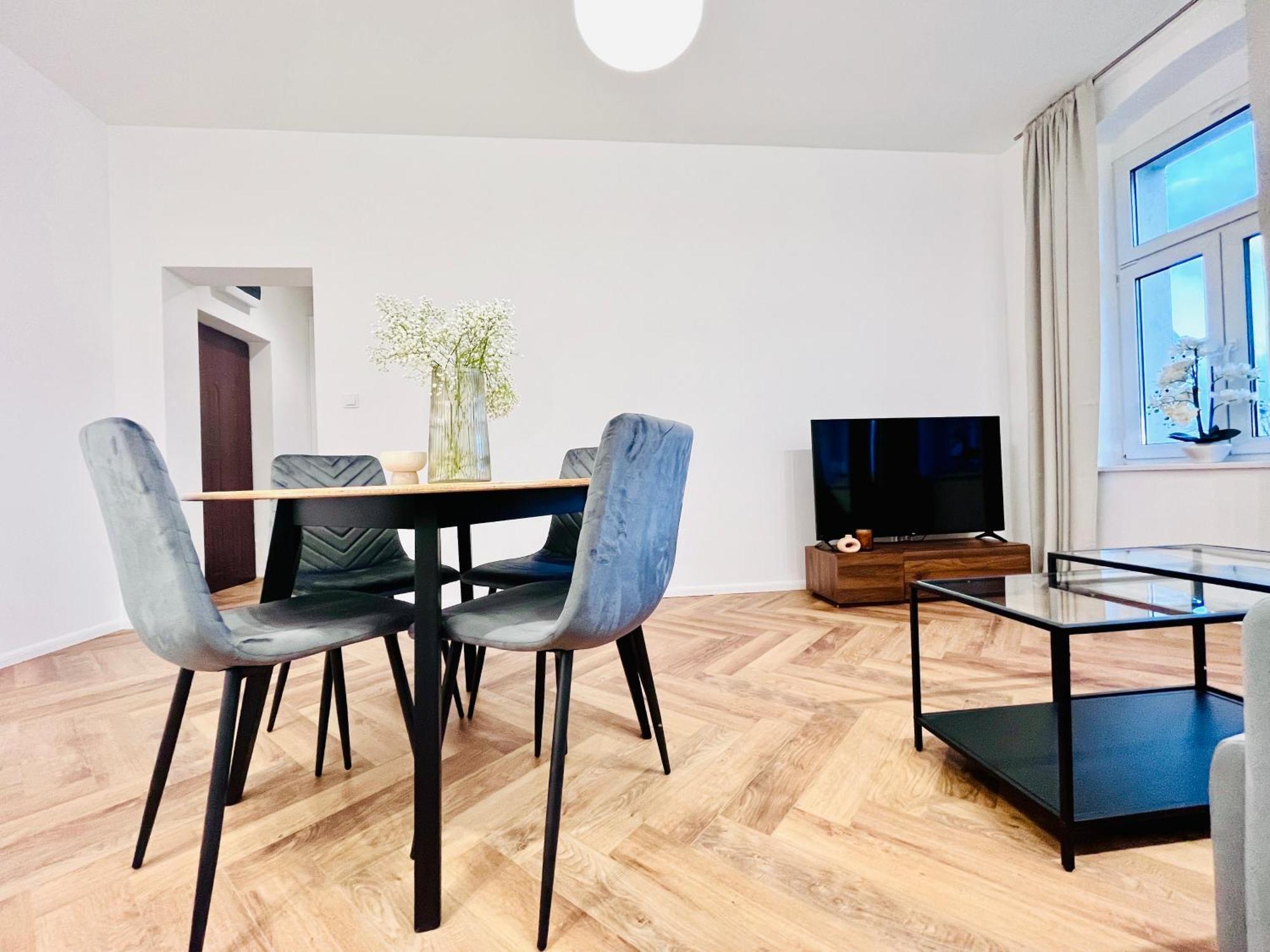 Apartamenty Kamienica Centrum - 1 Maja Lubin  Ngoại thất bức ảnh